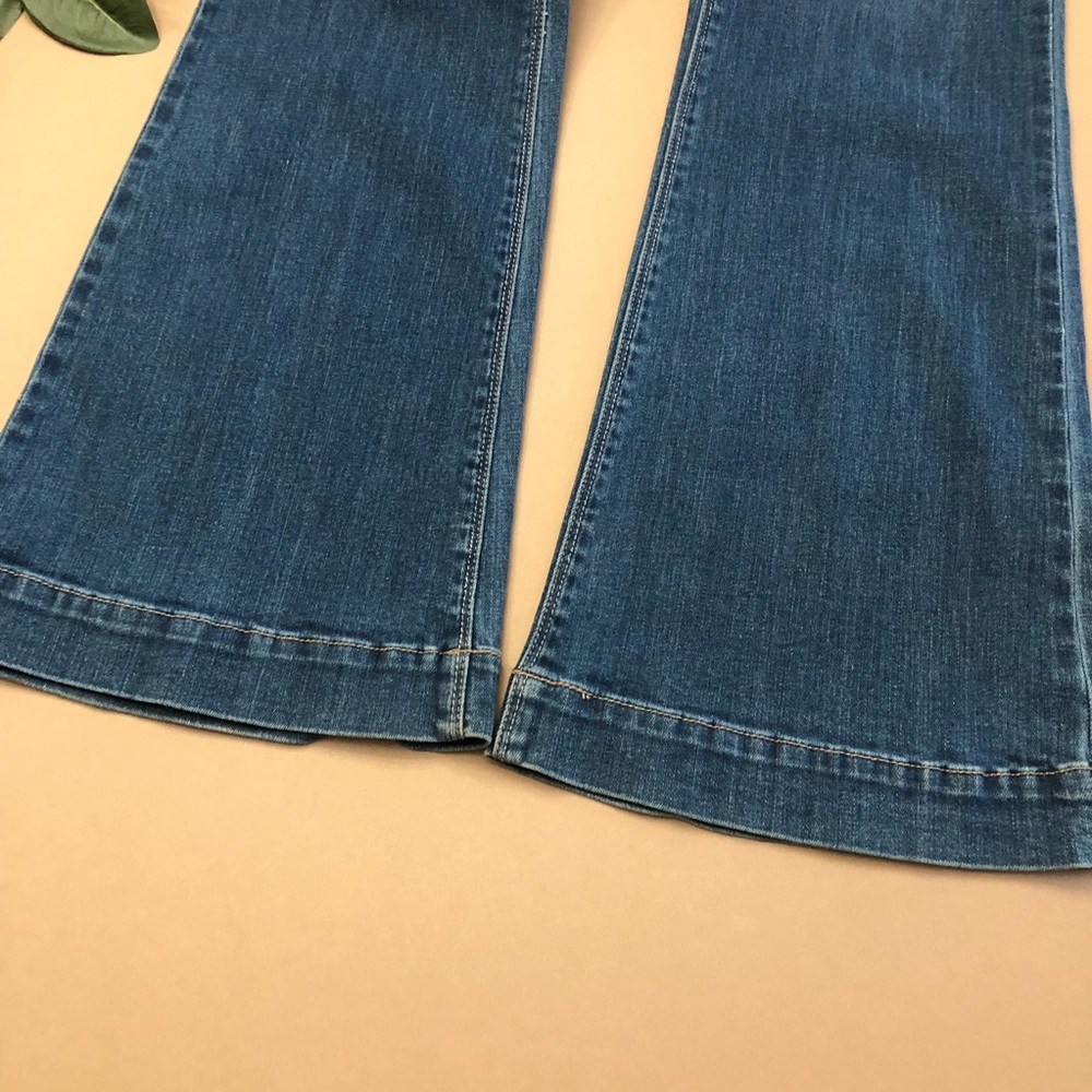Flare Jeans Sneak Peek Classic Blue Wash Size 9 Bell Bottom Jeans - Picture 3 of 15